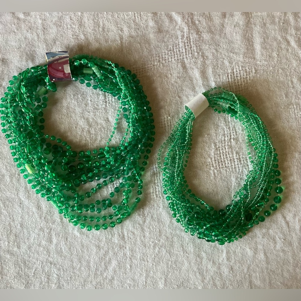 Vintage Mardi Gras Throw Beads Green Lot of 24 - Picture 3 of 4